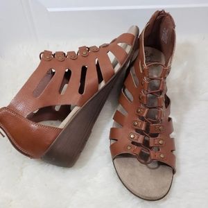BareTraps 8.5 low wedge Gladiator sandal